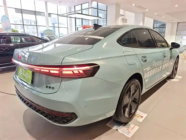 Volkswagen Passat 2025