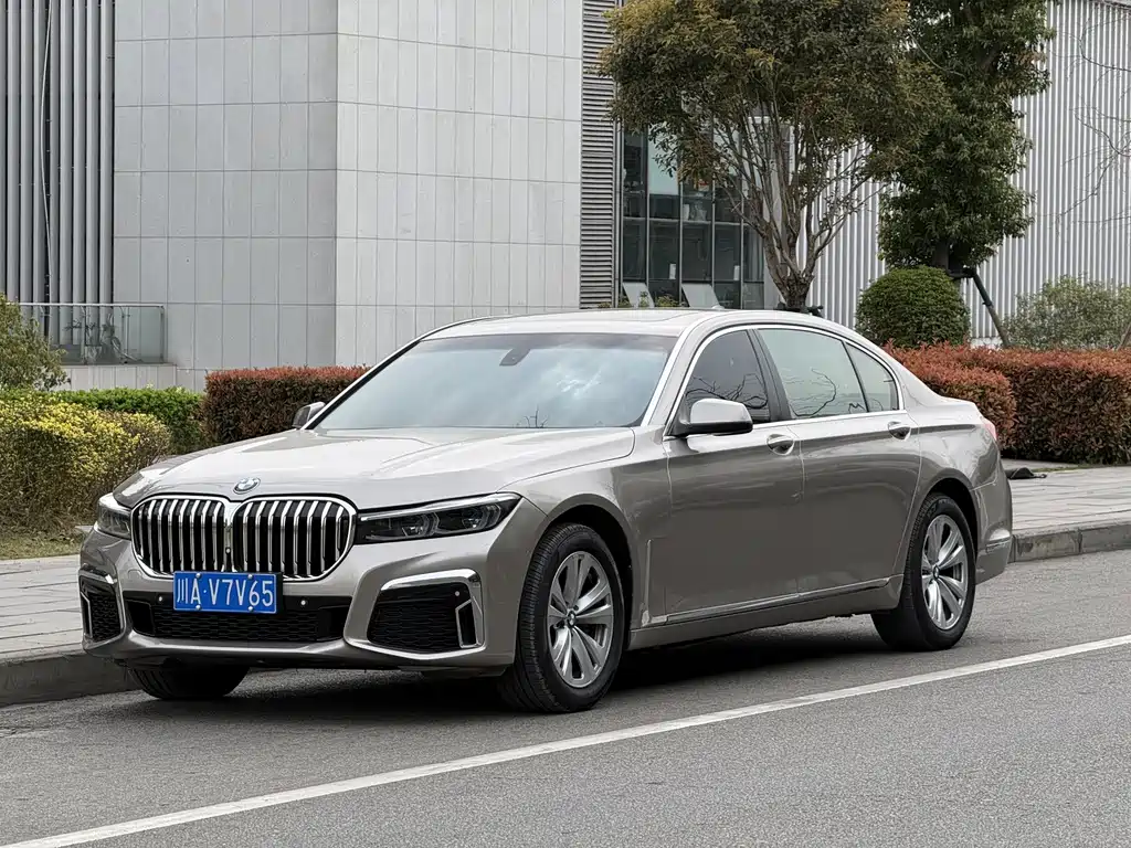 BMW 7 Series 2011 — фото 1