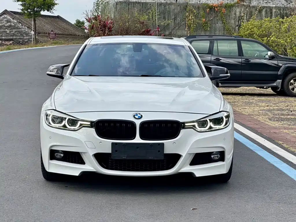 BMW 3 Series 2019 — фото 10