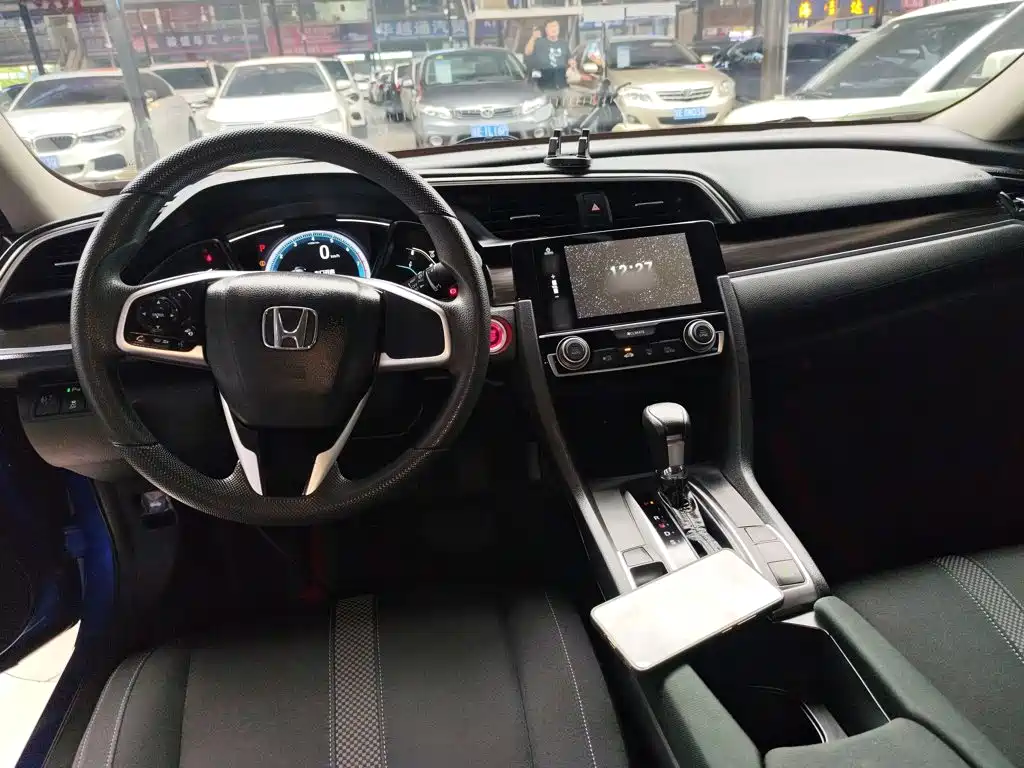 Honda Civic 2020 — фото 10