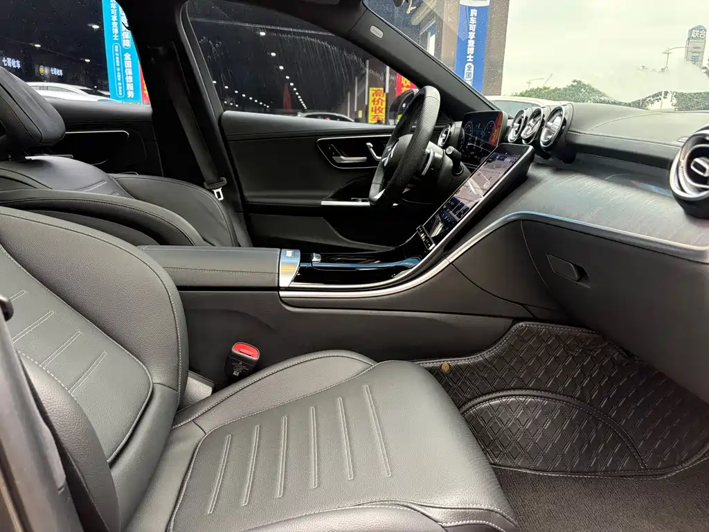 Mercedes-Benz C-Class 2024 — фото 12