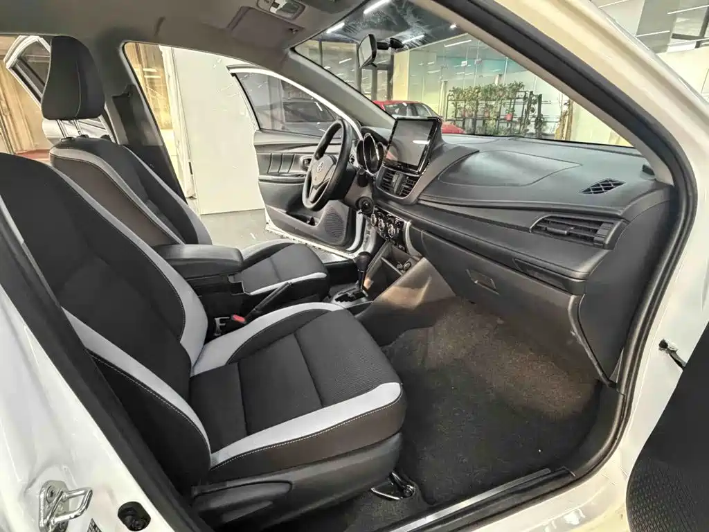 Toyota Yaris L 2020 — фото 13