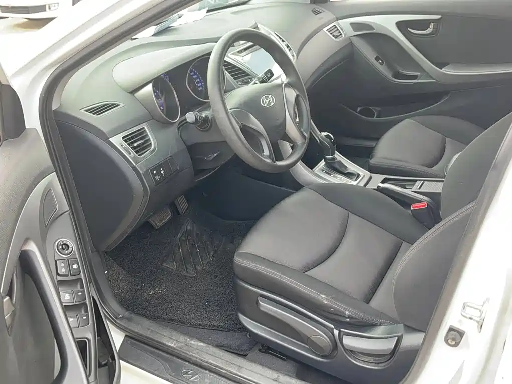 Hyundai Elantra Langdong 2015 — фото 13