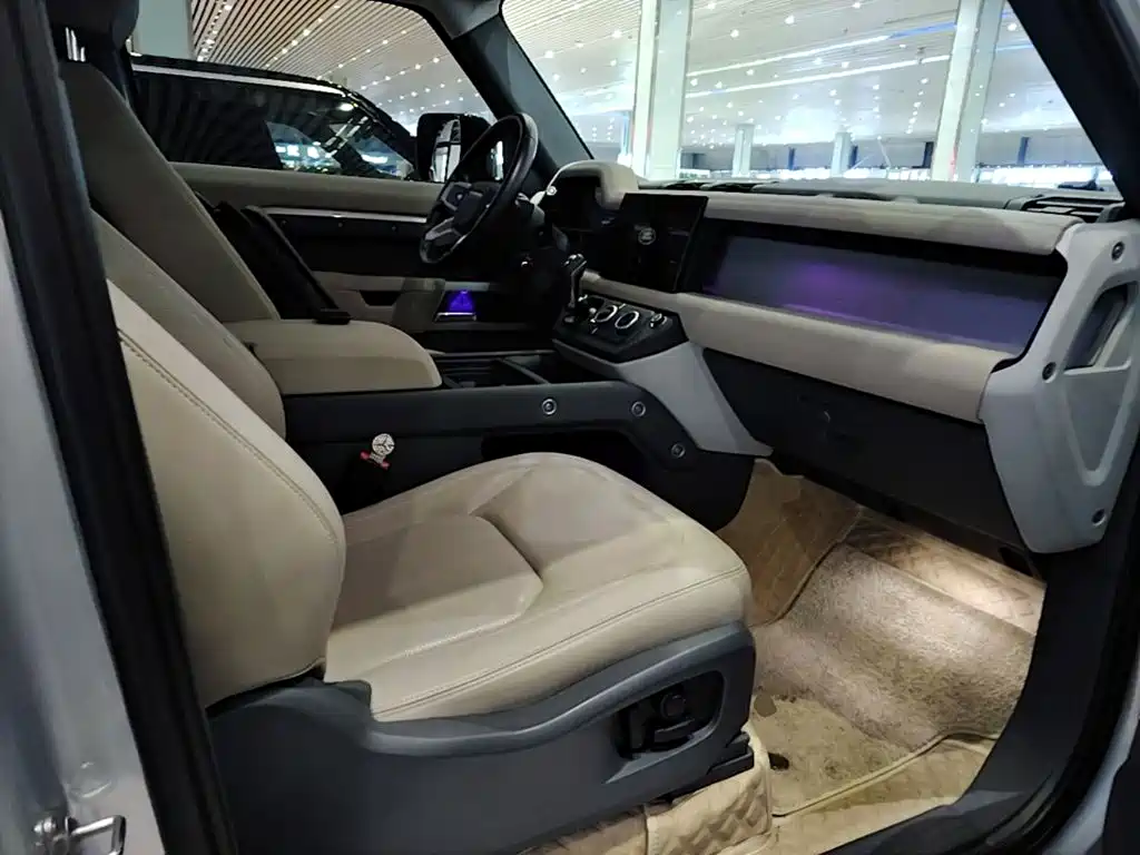 Land Rover Defender 2023 — фото 20