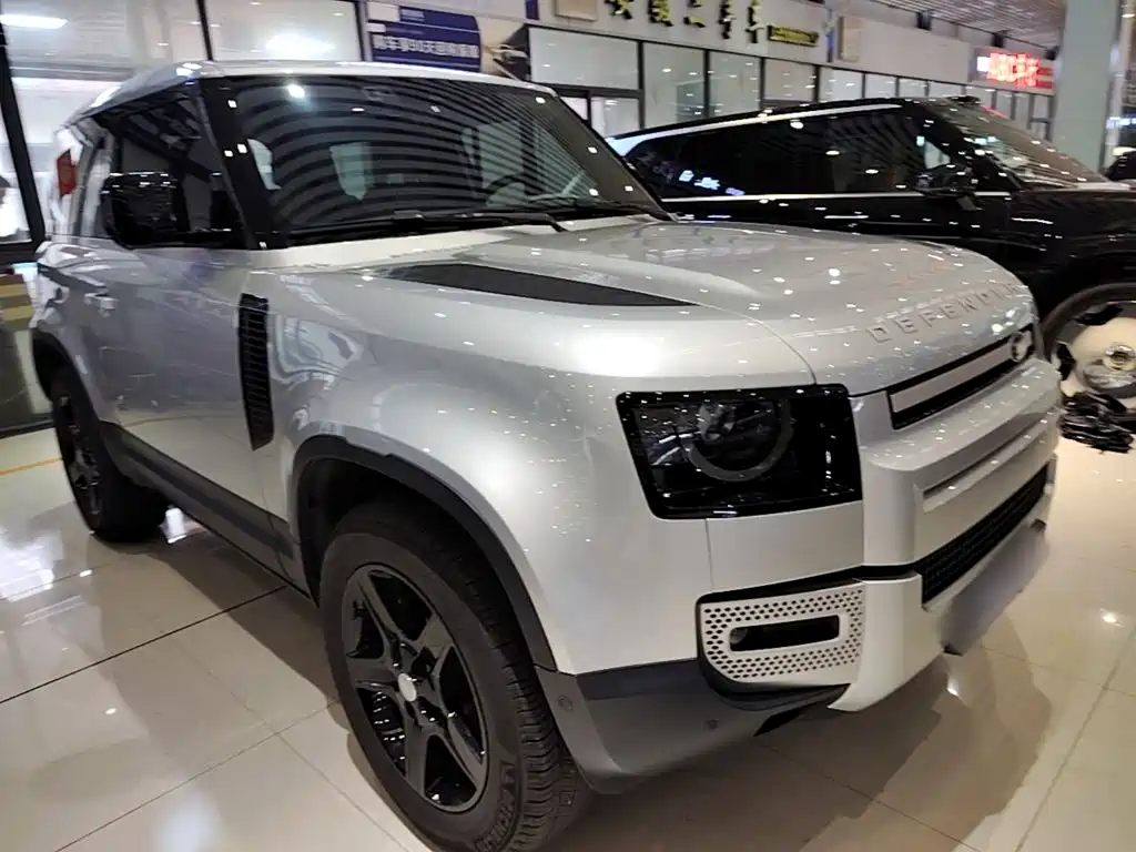 Land Rover Defender 2023 — фото 22