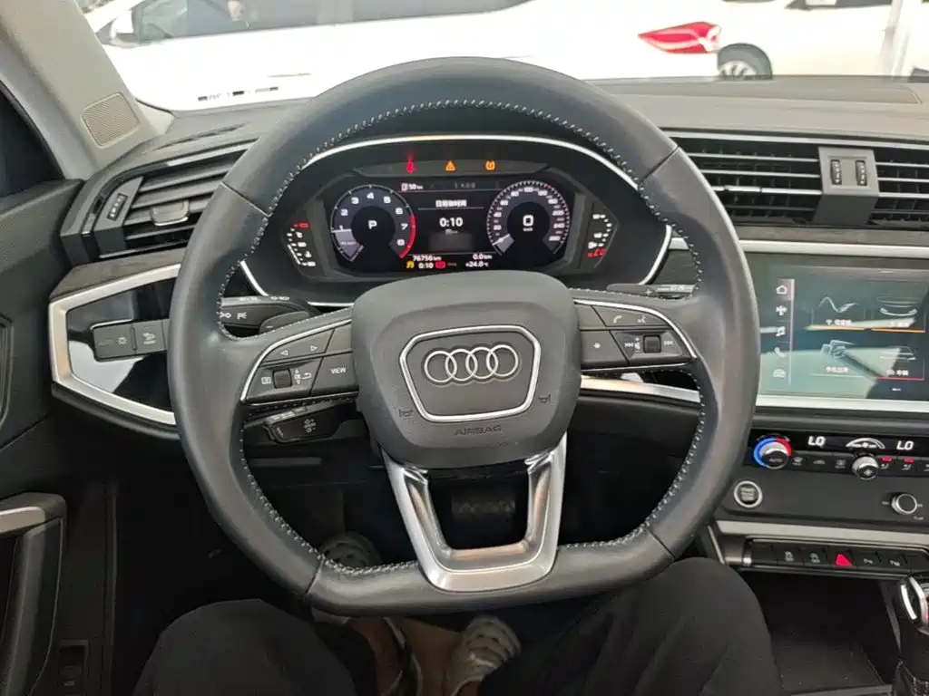 Audi Q3 2021 — фото 11