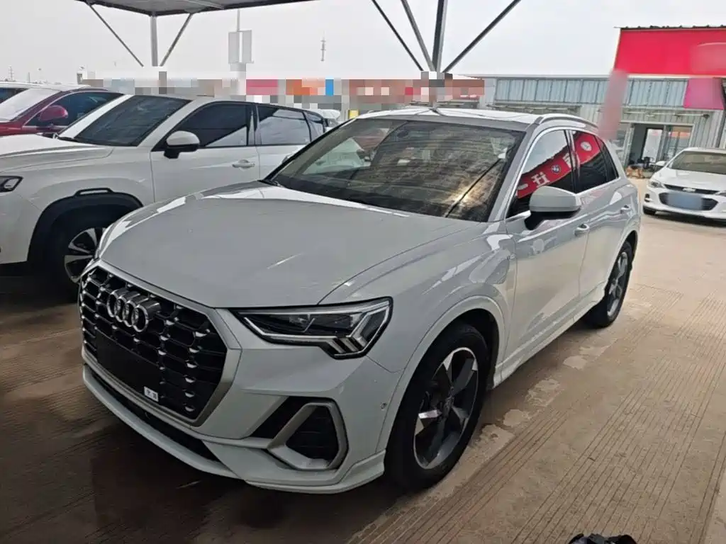 Audi Q3 2021 — фото 1