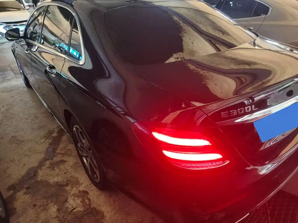 Mercedes-Benz E-Class 2019 — фото 16