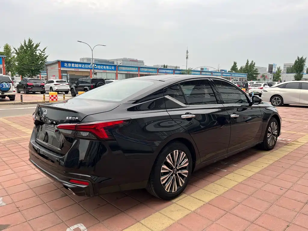 Nissan Teana 2023