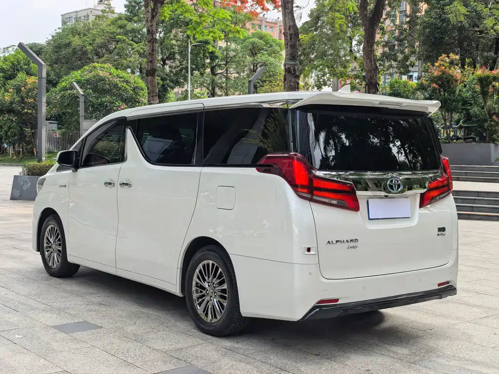 Toyota Alphard 2021 — фото 15