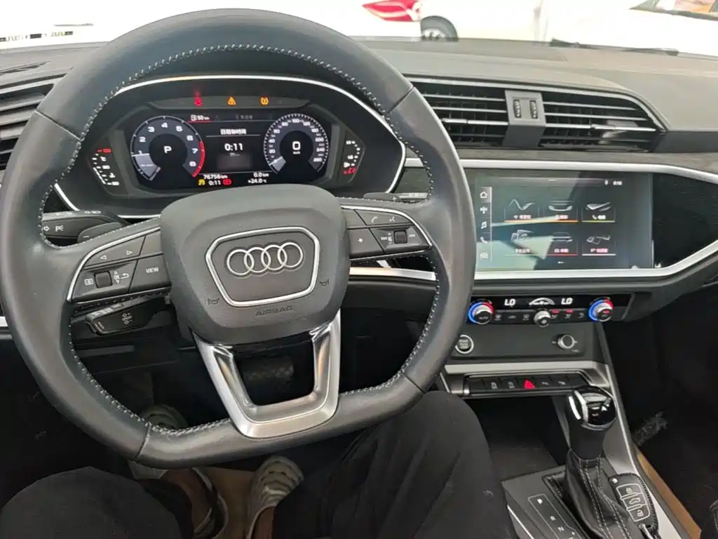 Audi Q3 2021 — фото 10