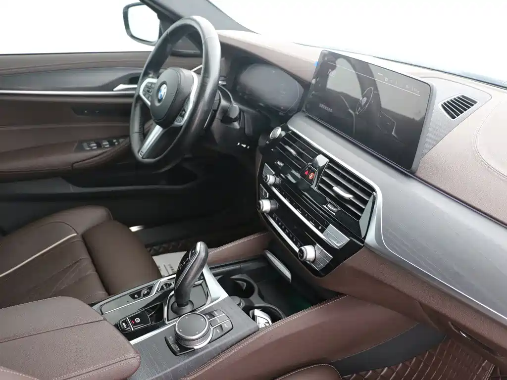 BMW 5 Series 2022 — фото 12