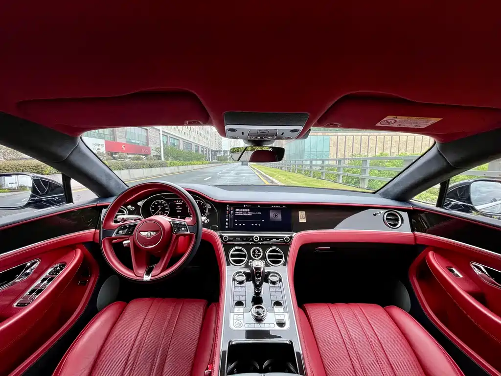 Bentley Continental 2020 — фото 10