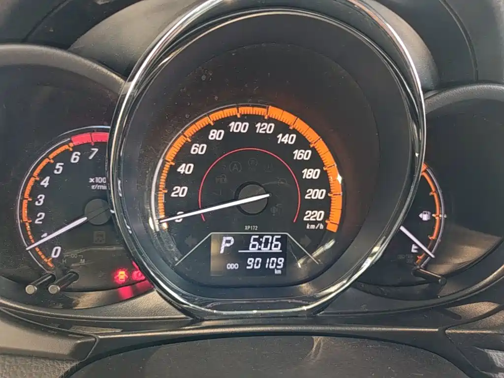 Toyota Yaris L 2022 — фото 12