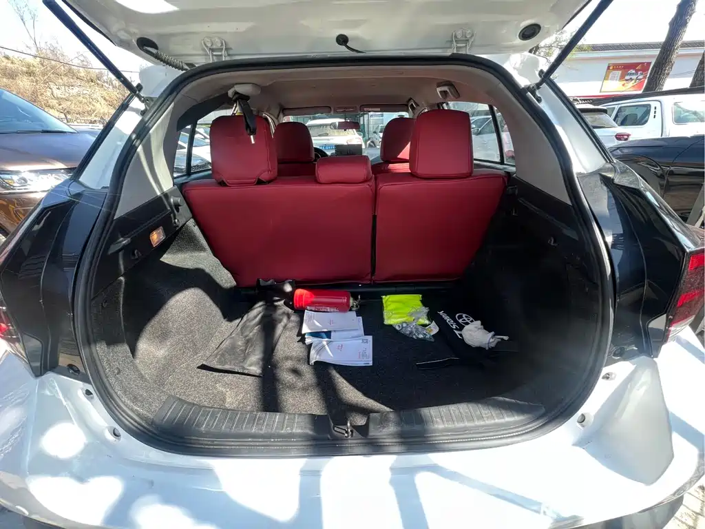 Toyota Yaris L 2022 — фото 14