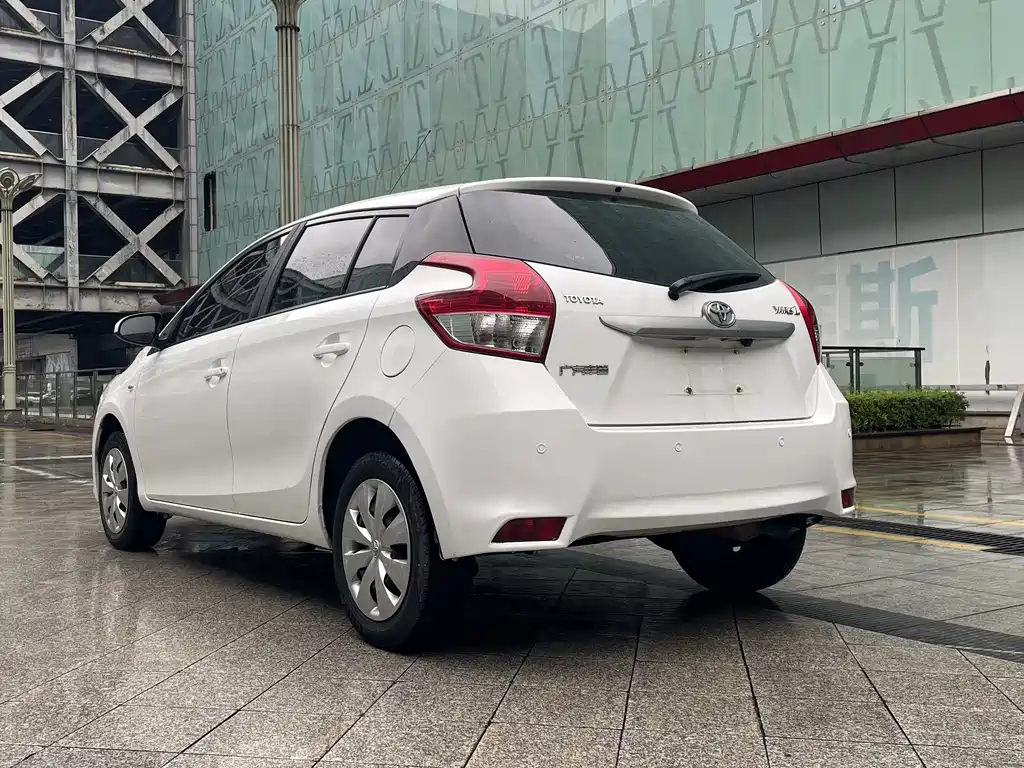 Toyota Yaris L 2015 — фото 6