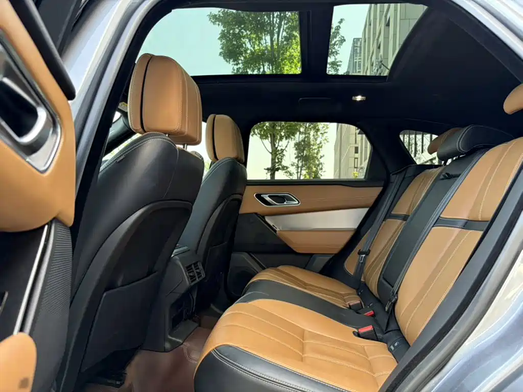 Land Rover Velar 2023 — фото 10