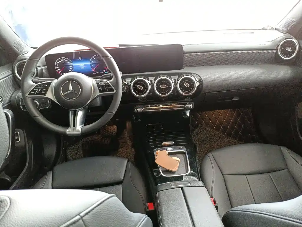 Mercedes-Benz A-Class 2024 — фото 10