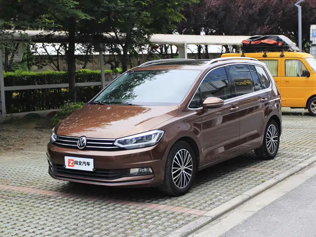 Volkswagen Touran 2017 — фото 1