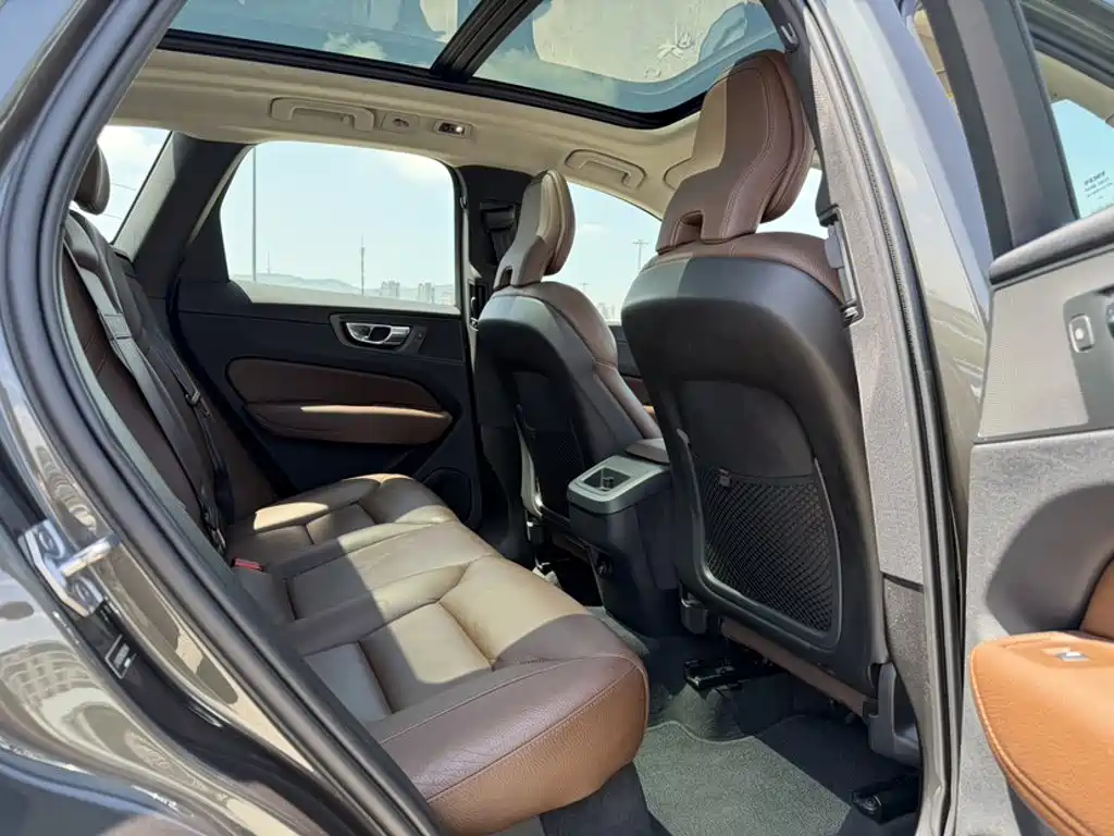 Volvo XC60 2018 — фото 14