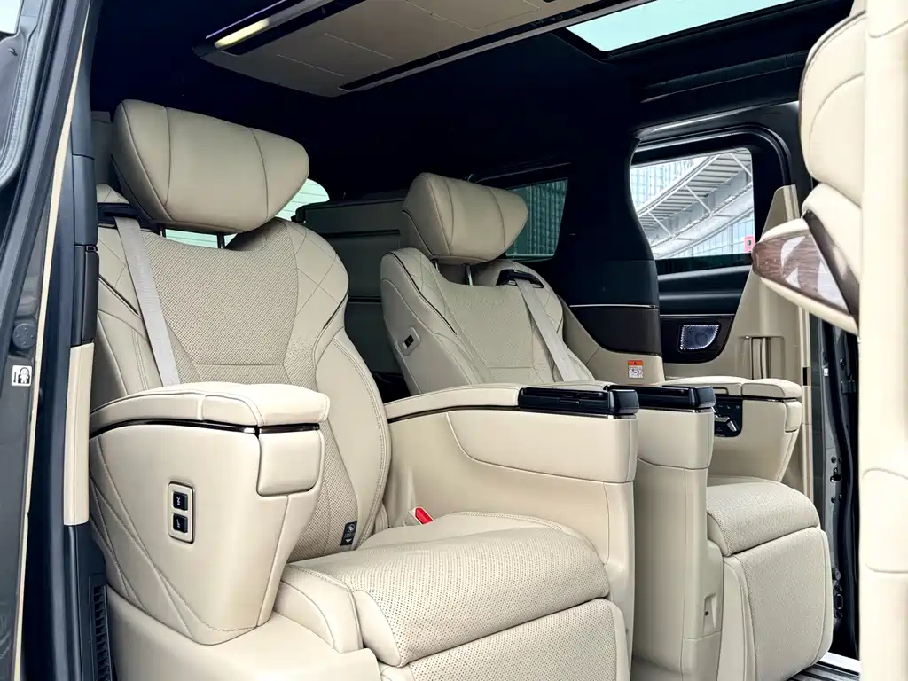 Toyota Vellfire 2025 — фото 9
