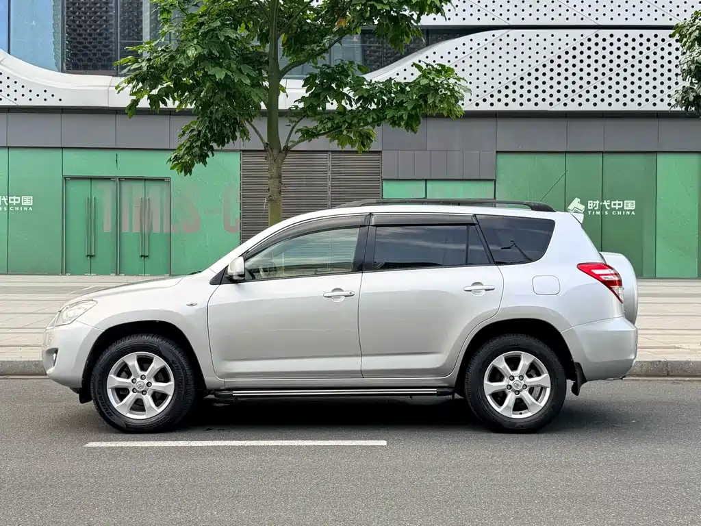 Toyota RAV4 2013 — фото 24
