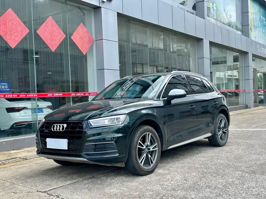 Audi Q5L 2020 — фото 1