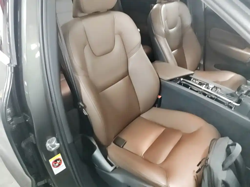 Volvo XC60 2018 — фото 20