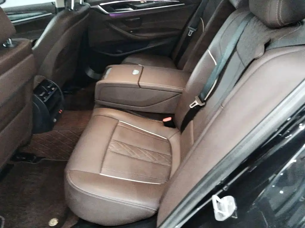 BMW 5 Series 2021 — фото 17