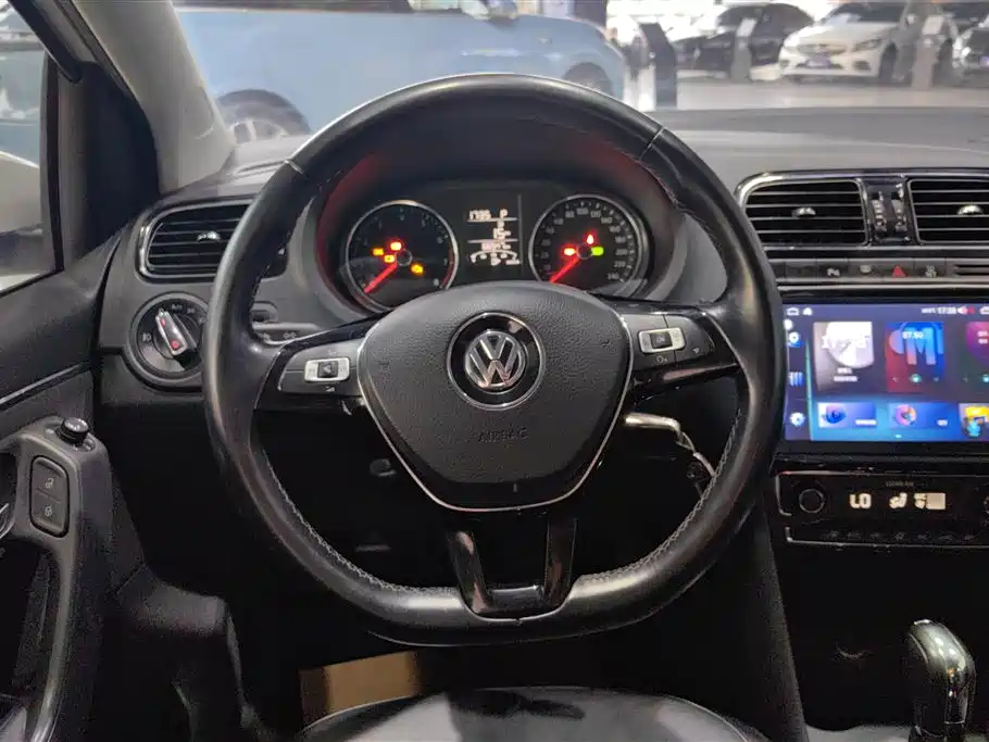 Volkswagen Polo 2016 — фото 15
