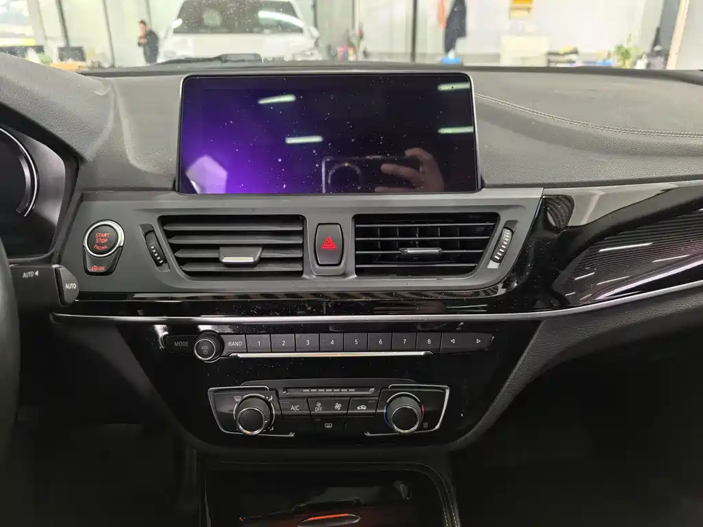 BMW 1 Series 2020 — фото 13
