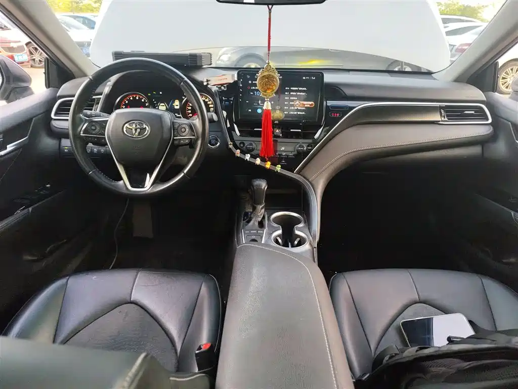 Toyota Camry 2022 — фото 10