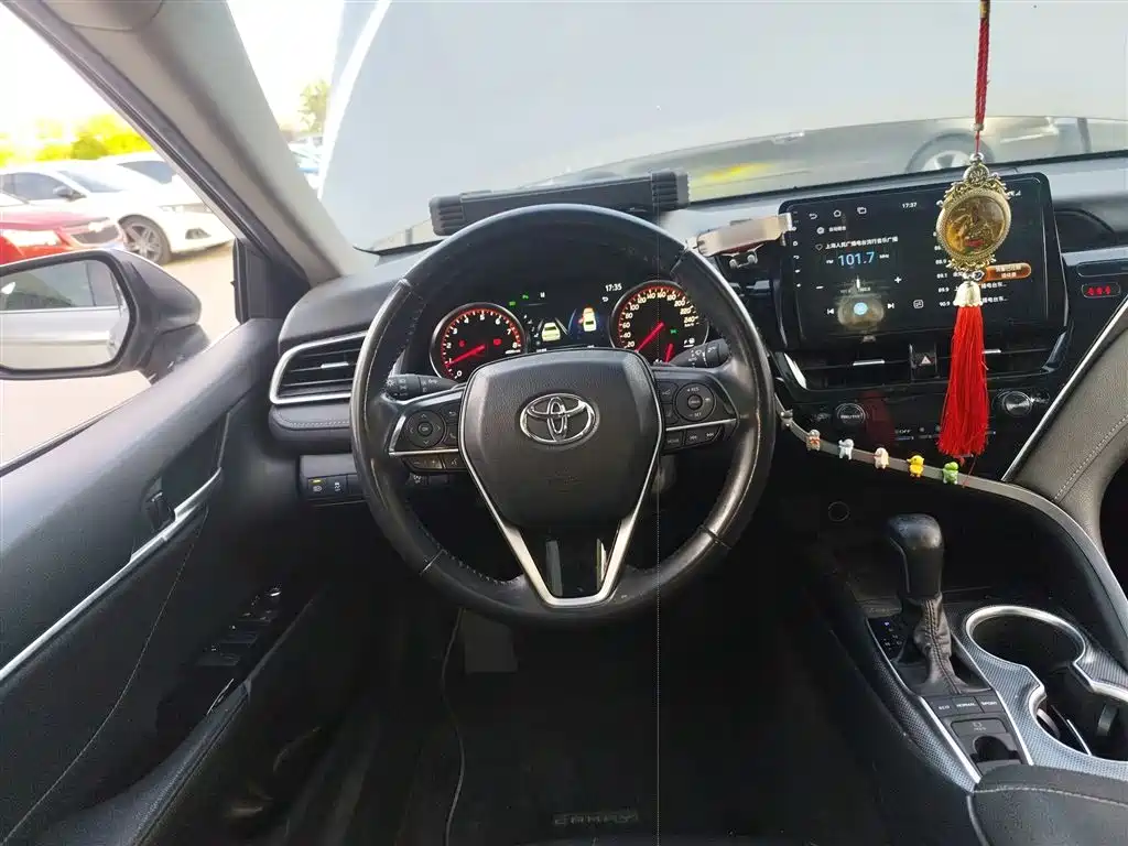 Toyota Camry 2022 — фото 11