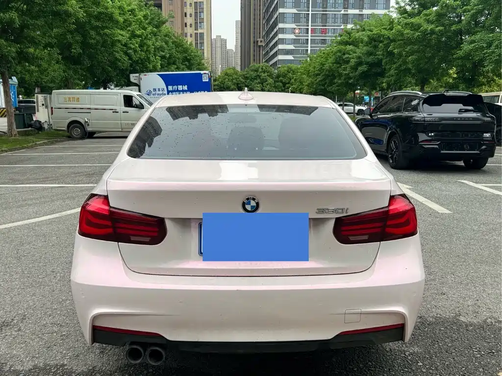 BMW 3 Series 2018 — фото 9