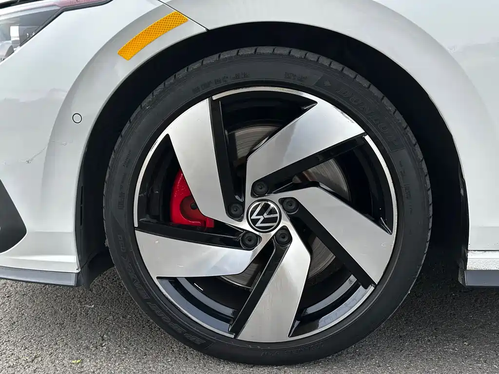 Volkswagen Golf GTI 2022 — фото 14