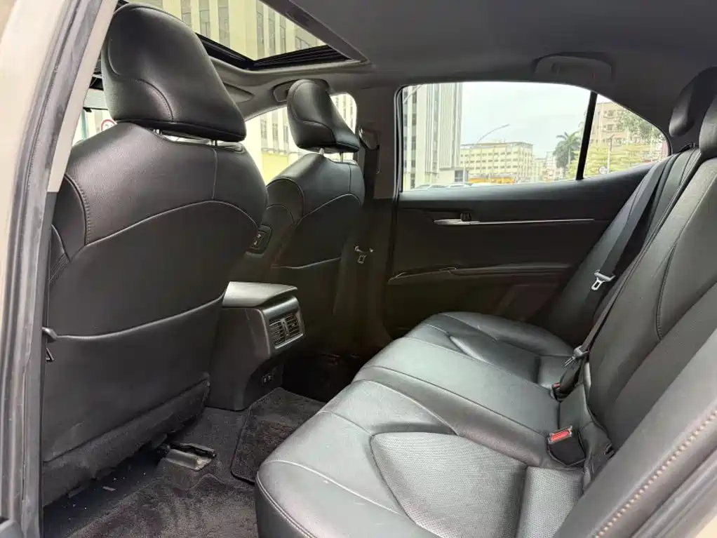 Toyota Camry 2019 — фото 14