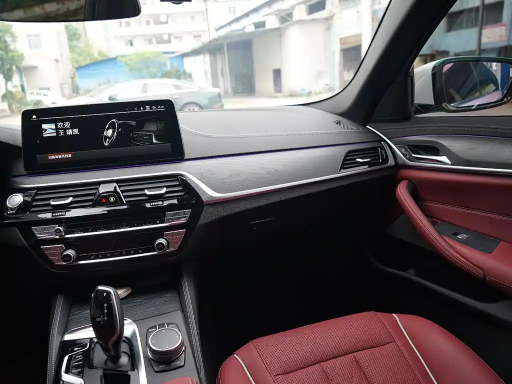 BMW 5 Series 2023 — фото 16