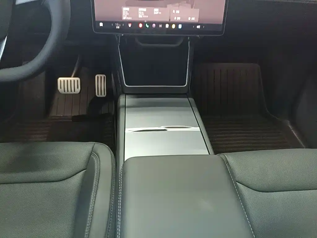 Tesla Model Y 2025 — фото 14