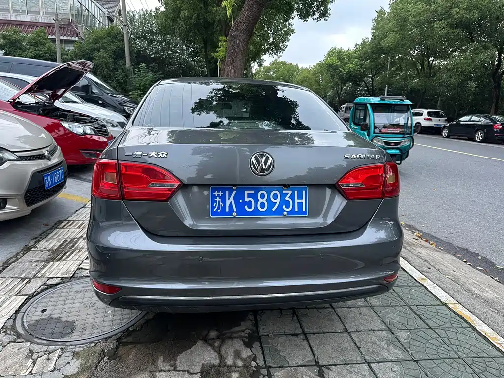 Volkswagen Sagitar 2014