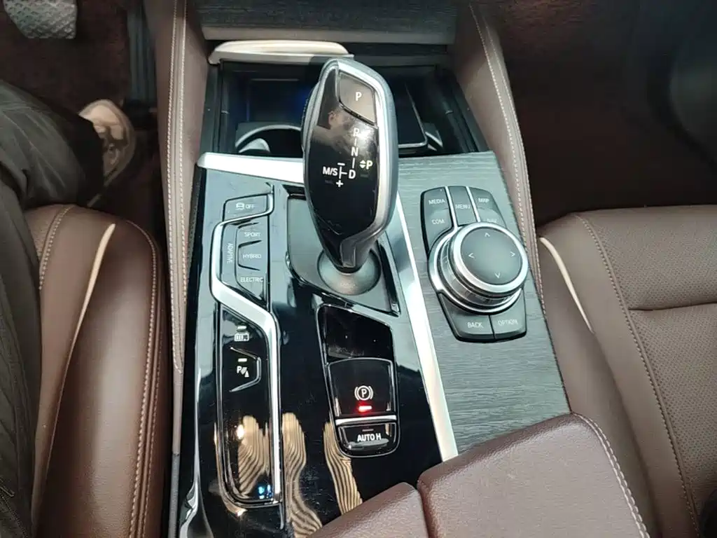 BMW 5 Series New Energy 2022 — фото 14