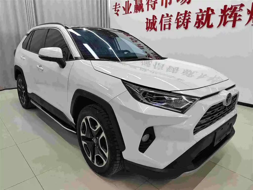 Toyota RAV4 2020 — фото 3