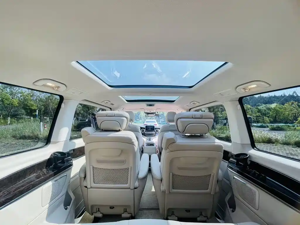 Mercedes-Benz V-Class 2017 — фото 14