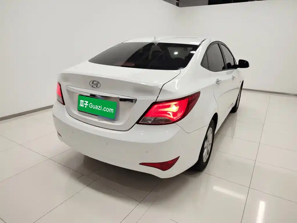 Hyundai Verna 2015