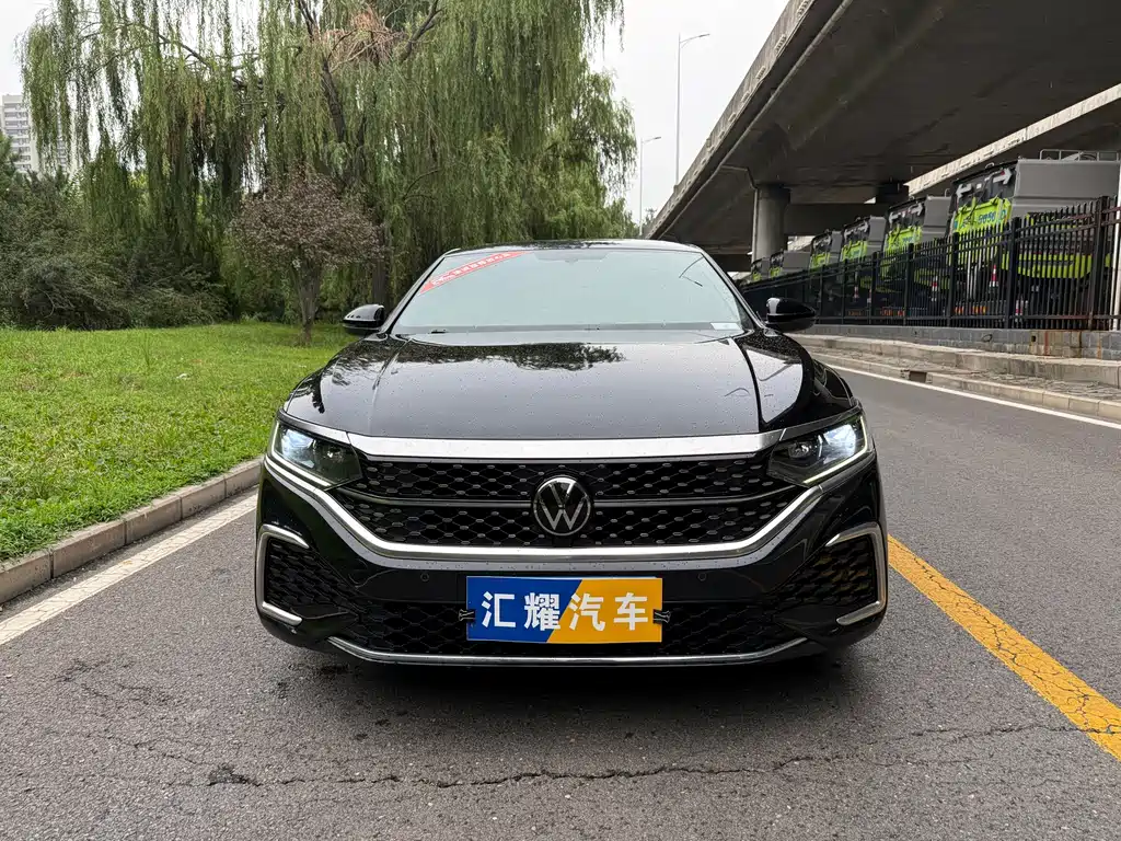 Volkswagen Passat 2023