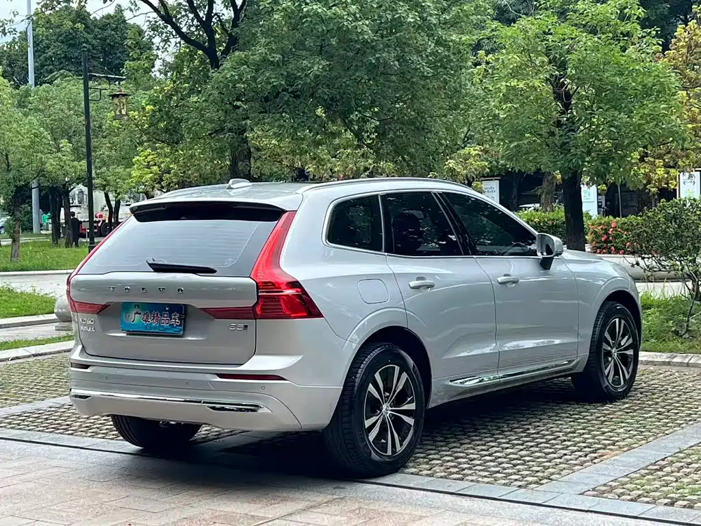 Volvo XC60 2022 — фото 2