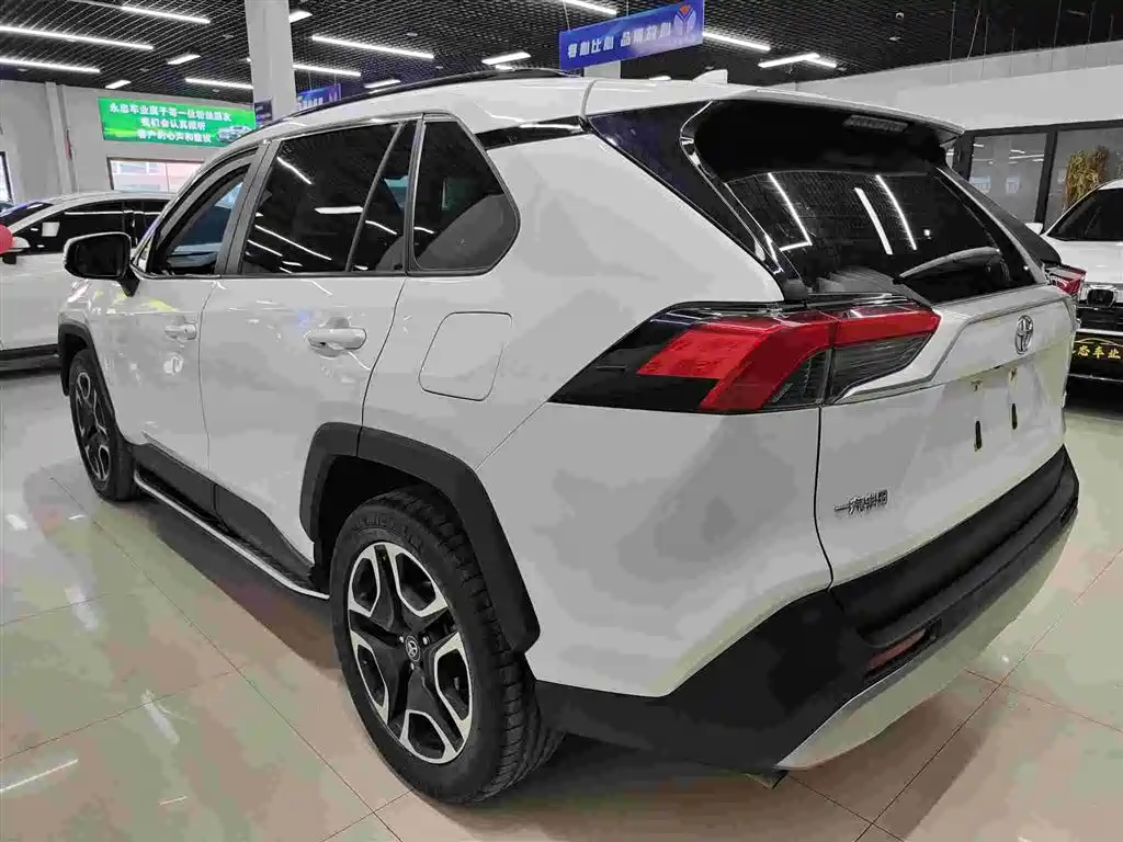 Toyota RAV4 2020 — фото 6