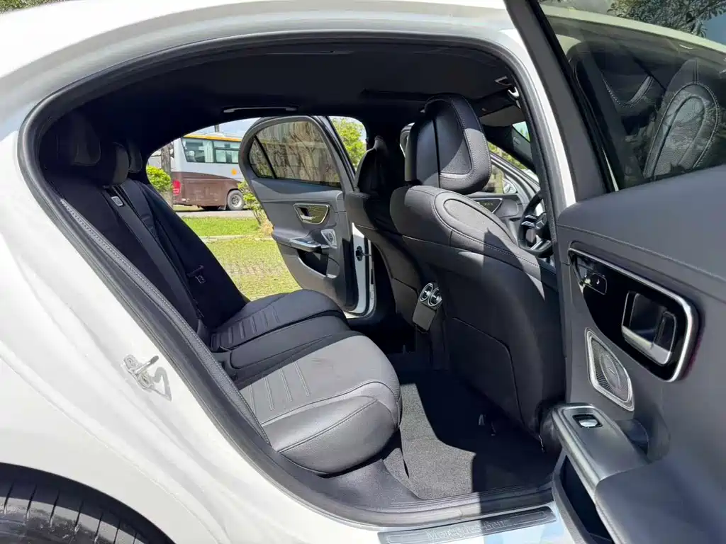 Mercedes-Benz C-Class 2024 — фото 12