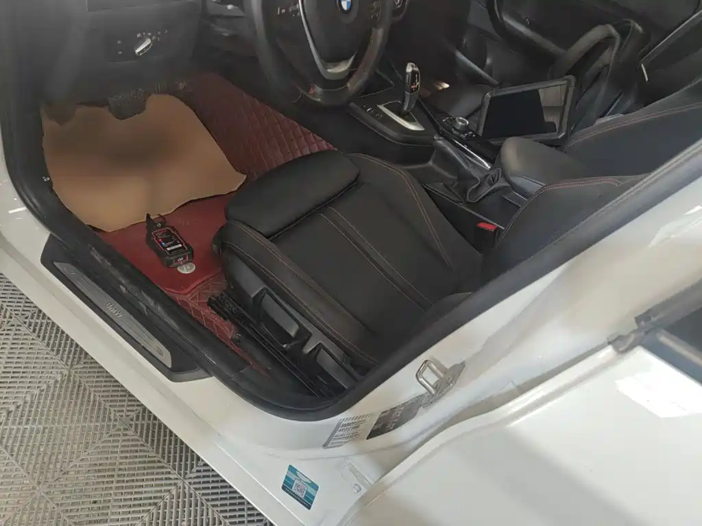 BMW 1 Series 2019 — фото 11