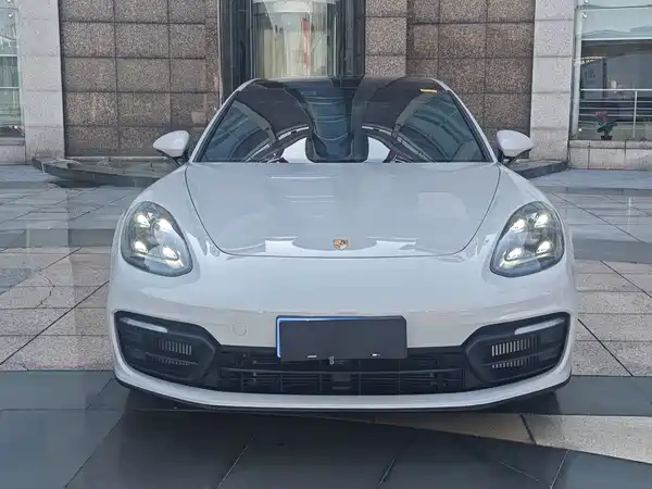 Porsche Panamera 2022