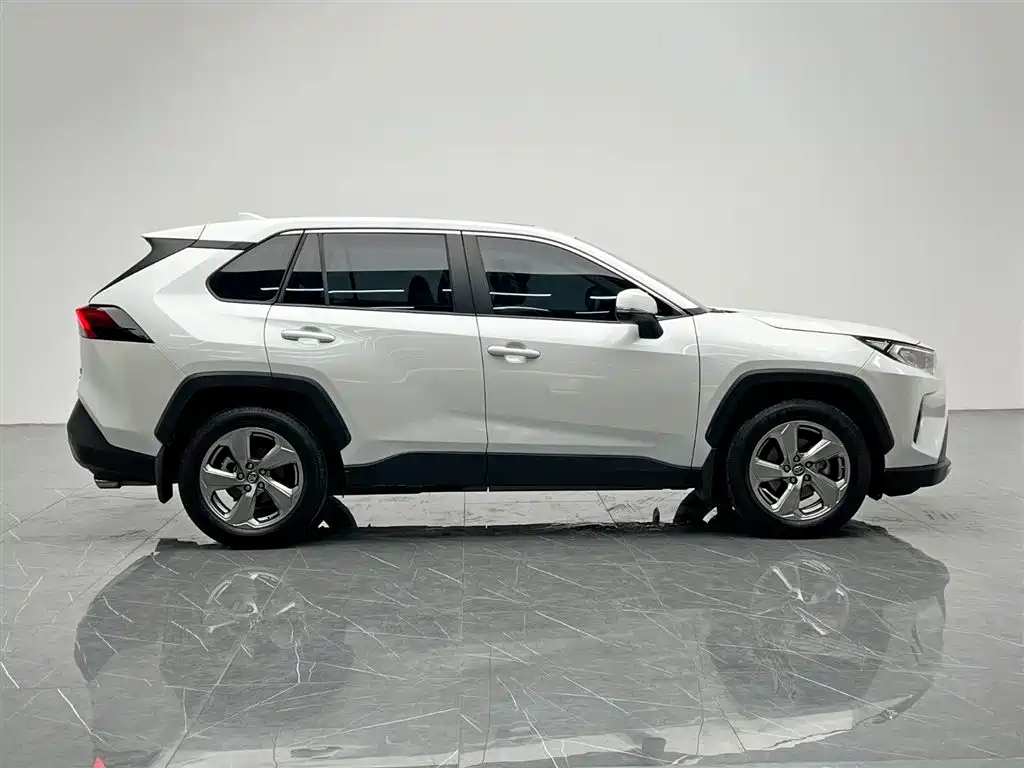 Toyota RAV4 2022 — фото 7